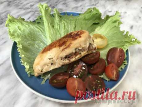 Куриная грудка с творожным сыром в мультиварке Простой рецепт из куриной грудки. Грудка получается сочной и нежной.Куриная грудка - 4 шт, творожный сыр - 100 г, вяленые помидоры - несколько штук, соль, перец.Подготовим начинку - смешаем творожный ...