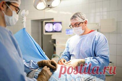 Новосибирские врачи начали по-новому лечить болезни суставов. В Новосибирске врачи начали по-новому лечить пациентов, страдающих от болезней суставов, сообщает «Российская газета». Так, специалисты Новосибирского научно-исследовательского института травматологии и ортопедии (НИИТО) имени Цивьяна впервые провели операцию на коленном суставе пациентки по методике SVF-терапии.