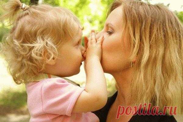 Молитва о дочери: православные материнские молитвы Для любой матери счастье и благополучие её ребенка стоит на первом месте. Так уж заложено природой, что девочки являются более слабыми и больше нуждаются в материнской любви. Конечно, мама не сможет п...