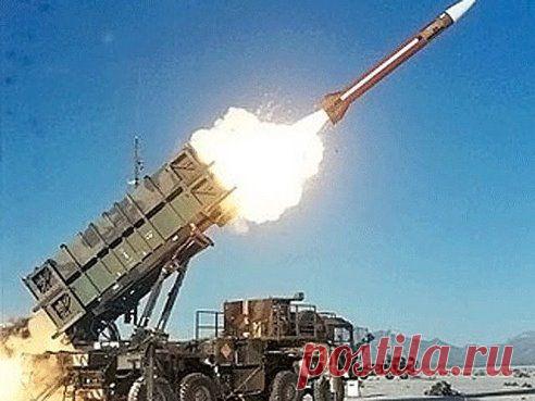 В США на учениях система ПРО не смогла отразить ядерную атаку 
Система национальной противоракетной обороны США на летних учениях не смогла отразить предполагаемую ядерную атаку, сообщается в эксклюзивном тексте Associated Press.
Ранее об инциденте, который произошел прошлым летом, не сообщалось. Отмечается, что проводится масштабная инспекция проверки безопасности.
Министр обороны Чак Хейгел ранее говорил, что подобные провалы могут подорвать доверие общества к ядерной безопасности страны.