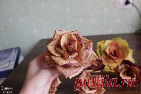 Розы из осенних листьев
Красота.