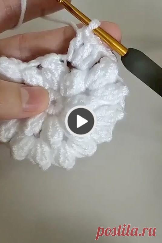 Three dimensional flower knitting video