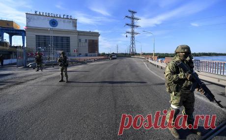 Власти оценили состояние Каховской дамбы после удара HIMARS по шлюзу. ПВО отбила основные удары HIMARS, попадание одной ракеты не привело к значительным разрушениям дамбы, «все контролируемо», сообщили власти Новой Каховки