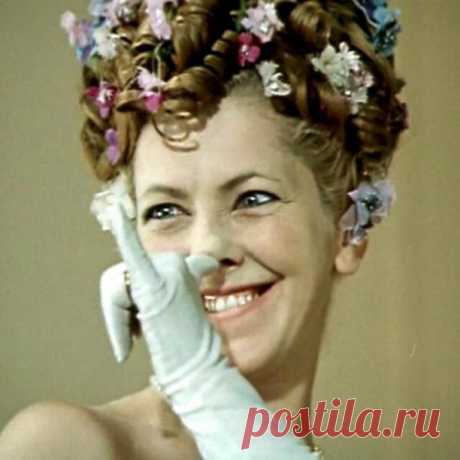 15 апреля 1939 года родилась Ольга Владимировна Волкова (в девичестве: Политова) — советская и российская актриса театра и кино. Народная артистка России (1993).