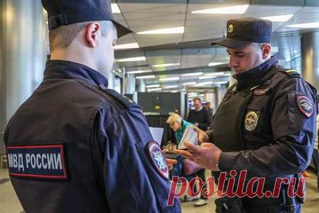 В московском аэропорту задержали троих депортированных из Турции россиян. Полицейские задержали в московском аэропорту Внуково троих россиян. Андрей Касперович, Игорь Анчевский и Алилав Баширов находились в международном розыске и были депортированы из Турции. Первые двое обвиняются в мошенничестве, третий россиянин — в разбое и вымогательстве.