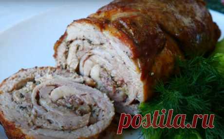 Праздничный рулет из двух видов мяса - Вкусные рецепты - медиаплатформа МирТесен Рулет получается довольно сытный и красивый. Он просто идеально будет смотреться на праздничном столе. Рулет готовится из двух видов мяса, что придает ему более праздничный вид. Необходимые продукты 1300 грамм свиной лопатки 6 куриных бедрышек 1,5 чайные ложки черного перца горошком пол чайной