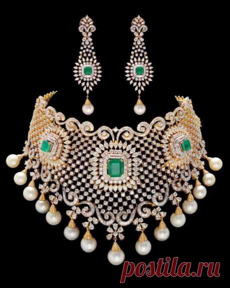 Зелёный камень изумруд! -
Из глубины уральских руд.
Хозяин каменного царства,
Наследства - кровное богатство.
Тон красок сочный, травяной,
Цвет исключительно живой,
В структуре чистый силикат,
Густой, насыщенный смарагд.