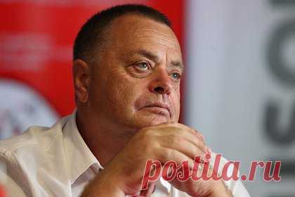Отец Жанны Фриске рассказал о рукоприкладстве Шепелева в отношении певицы. Отец российской певицы Жанны Фриске Владимир Копылов рассказал об оскорблениях и рукоприкладстве экс-супруга артистки Дмитрия Шепелева по отношению к ней. Родитель исполнительницы отметил, что ведущий толкнул певицу, когда у той не получилось встать, после чего Фриске упала на кровать.