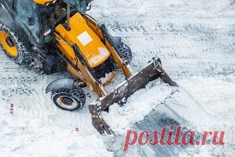 В российском городе снегоуборочная машина засыпала ребенка. В Вилючинске снегоуборочная машина засыпала снегом 11-летнего ребенка, сообщила прокуратура Камчатского края. Поясняется, что вечером 17 декабря водитель спецтехники не заметил детей, игравших во дворе жилого дома, и отбросом снежного покрова завалил одного из них.