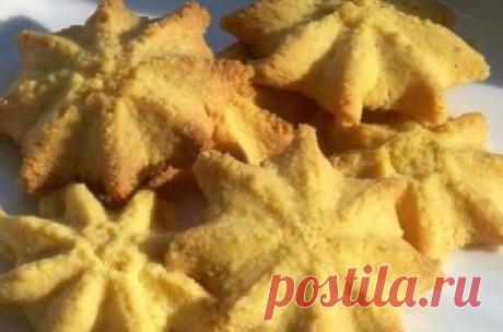 Кажется, что может проще, чем приготовить песочное печенье. Так и есть. Вариантов приготовления такого печенья очень много, но, как бы там ни было, в основе — песочное тесто . Оно отличается от других видов теста рассыпчатой структурой, похожей на песок, отсюда и название. К слову, готовить из песочного теста можно не только печенье. Очень вкусными […]