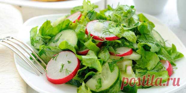 (3) 10 очень простых салатов с редиской - Будет вкусно - 18 апреля - 43180536398 - Медиаплатформа МирТесен Редис улучшает аппетит, повышает гемоглобин и укрепляет иммунитет. А ещё он низкокалорийный и прекрасно подходит для салатов. 1. Салат из редиски и огурцов Время приготовления: 7 минут. Ингредиенты 10 редисок; 3 небольших огурца; 4 столовые ложки сметаны; 1 чайная ложка соли; по пучку зелёного - 18 апреля - 43180536398 - Медиаплатформа МирТесен