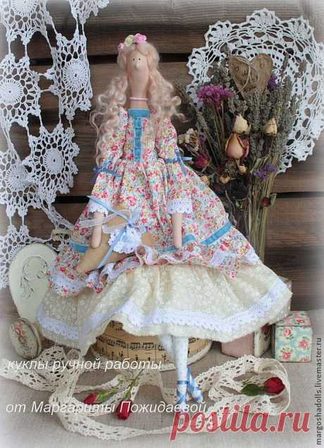 Цветочная дива Антуанета - светло-желтый,голубой цвет,розовый,бохо,шебби