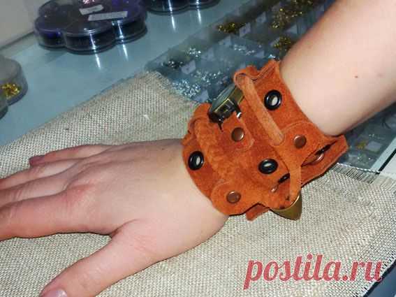 Часики. На хрупком девичьем запястье смотрятся просто потрясающе!