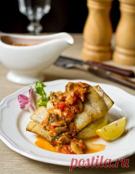 Жареная треска с томатно-грибным соусом | Вкусный блог - рецепты под настроение