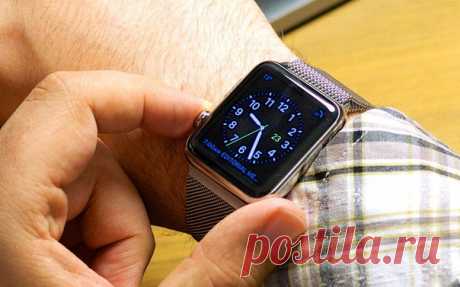 Британским министрам запретили носить Apple Watch из-за российских хакеров Британским министрам во время заседаний правительства запретили пользоваться Apple Watch из-за подозрений, что эти устройства «могут быть взломаны российскими тайными агентами». Об этом в понедельник пишет The Daily Telegraph. «При (бывшем премьер-министре) Дэвиде Кэмероне несколько членов кабинета министров носили «умные часы», включая бывшего министра юстиции Майкла Гоува. Однако при Терезе Мэй министрам запретили их…