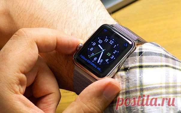 Британским министрам запретили носить Apple Watch из-за российских хакеров Британским министрам во время заседаний правительства запретили пользоваться Apple Watch из-за подозрений, что эти устройства «могут быть взломаны российскими тайными агентами». Об этом в понедельник пишет The Daily Telegraph. «При (бывшем премьер-министре) Дэвиде Кэмероне несколько членов кабинета министров носили «умные часы», включая бывшего министра юстиции Майкла Гоува. Однако при Терезе Мэй министрам запретили их…