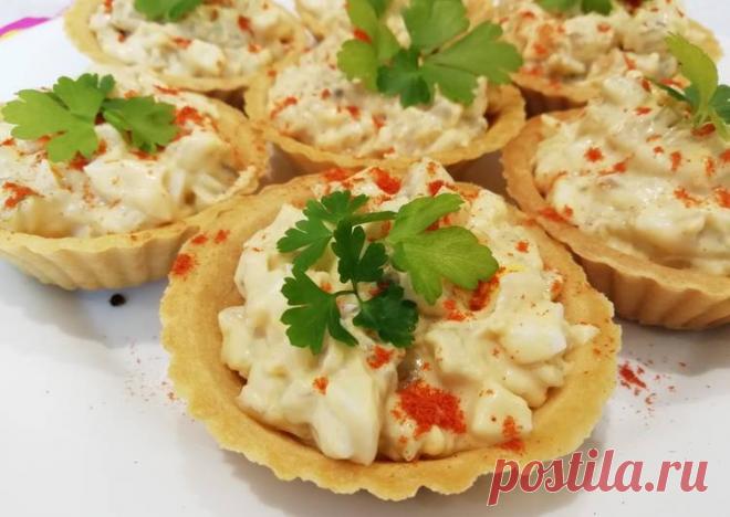 Тарталетки с салатом из печени трески