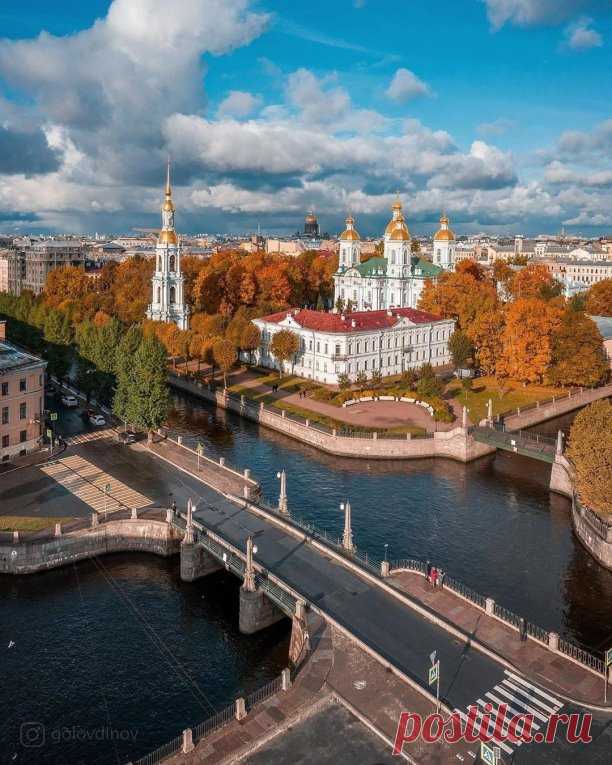 Осенний Петербург.

 Никольский морской собор.