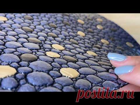 ЗД эффект! Создаём эксклюзивную заготовку на любой швейной машинке с помощью свободно ходовой стежки В нашем случае это: 2 стежка в одну сторону, 2 в другую сторону. И всё, готово!
Как бы не так, в одну сторону - один слой. А в другую - 2 слоя ткани.
Прочитайте внимательно, про что я писала. 