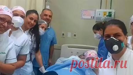 Женщина перепутала беременность с заболеванием желудка. Жительница Парагвая не подозревала о своей беременности на протяжении девяти месяцев, она обратилась в больницу, заподозрив у себя заболевание желудка из-за резкой боли в области живота. Об этом сообщает Daily Mail. 33-летняя мать двоих ...