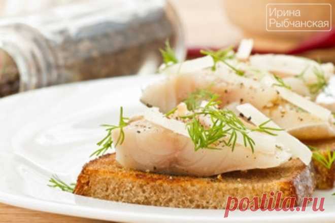 Очень вкусная скумбрия соленая в домашних условиях - мои рецепты Очень вкусная скумбрия соленая в домашних условиях в рассоле, с луковой шелухой, чаем, сухим посолом. Представляю мои проверенные домашние рецепты.