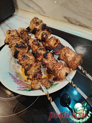 Шашлык в Электрошашлычнице "Особый". В комментариях, к моему первому рецепту, я нашел для себя столько положительных отзывов, что не смог не выложить, второй вариант маринада для шашлыка в электрошашлычнице. В отличие, от первого варианта я разбавил рецепт добавлением марокканских специй, что на мой взгляд придает изысканный вкус блюду. Готовьте, с любовью и у вас получится удивить близких новыми вкусами!