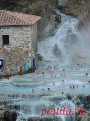Термальные ванны Сатурния, Тоскана, Италия.