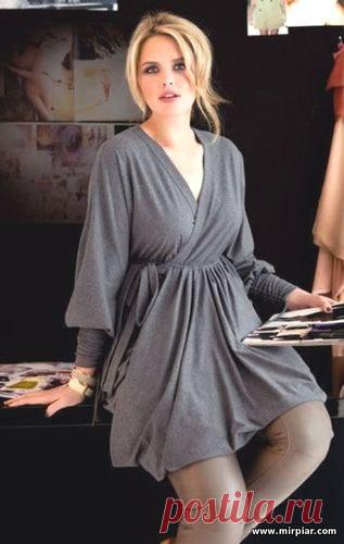 Мода Plus. Оригинальная туника. Большие размеры. 
Размеры (европейские) 46, 48, 50, 52, 54
Выкройка: http://mirpiar.com/load/moda_plus_originalnaja_tunika..