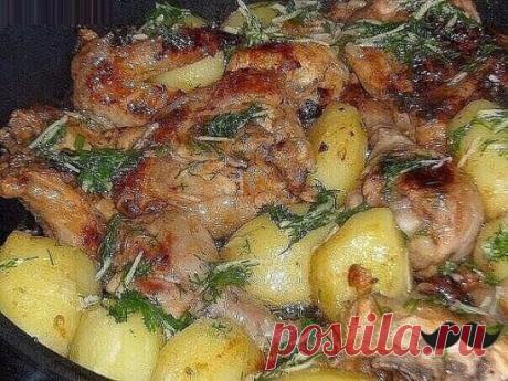 Курочка в кефире
1.Курицу разрезать на порционные кусочки+соль,перец.
2.Смешиваем 1 стакан кефира+1 ч.л. томат. пасты+0.5 ч.л. горчицы.
3.Курицу заливаем маринадом и оставляем на ночь.
4.В форму для запекания укладываем кусочки, поливаем оставшимся маринадом и запекаем.
5.Картофель отварить.
6.Когда курица будет готова, картофель укладываем к курице, поливаем чесночным маслом (смешать 3 стол.л. раст. масла+зелень+изм. чеснок).
Приятного аппетита!