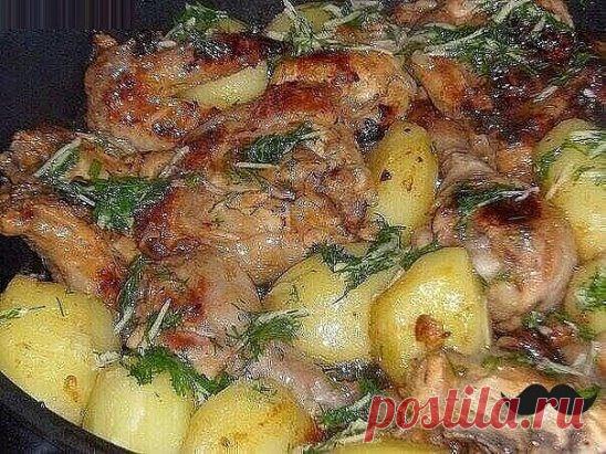 Курочка в кефире
1.Курицу разрезать на порционные кусочки+соль,перец.
2.Смешиваем 1 стакан кефира+1 ч.л. томат. пасты+0.5 ч.л. горчицы.
3.Курицу заливаем маринадом и оставляем на ночь.
4.В форму для запекания укладываем кусочки, поливаем оставшимся маринадом и запекаем.
5.Картофель отварить.
6.Когда курица будет готова, картофель укладываем к курице, поливаем чесночным маслом (смешать 3 стол.л. раст. масла+зелень+изм. чеснок).
Приятного аппетита!