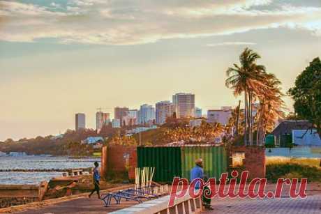 Пляжная африканская страна ввела безвизовый режим для туристов из России. Совет министров Мозамбика ввел безвизовый режим для туристов с низким риском нелегальной иммиграции из 28 стран, включая Россию. Теперь соотечественники могут находиться в пляжной африканской стране до 30 дней с возможностью продления еще на 60 дней. Для въезда необходимо зарегистрироваться на онлайн-платформе.