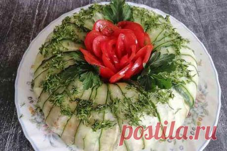 Салат из курицы и свежих огурцов
