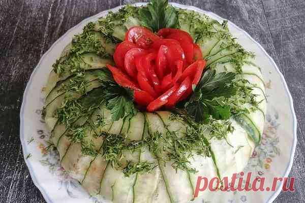 Салат из курицы и свежих огурцов