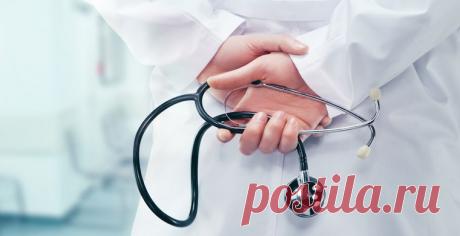 Сексолог также рассказал, что пик супружеских измен в России приходится на лето.