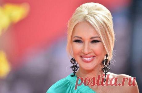 Лера Кудрявцева на отдыхе: поклонники рассмотрели на новых фото звезды "беременный" живот