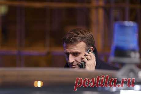 Макрон пожаловался французским военным на поведение русских. Президент Франции Эммануэль Макрон пожаловался французским военным на «недружественное поведение» военных кораблей и самолетов России. Об этом пишет французская газета Le Figaro. Сообщается, что Макрон посетил французский авианосец «Шарль де Голль», чтобы по традиции поздравить военных с наступающим Рождеством.