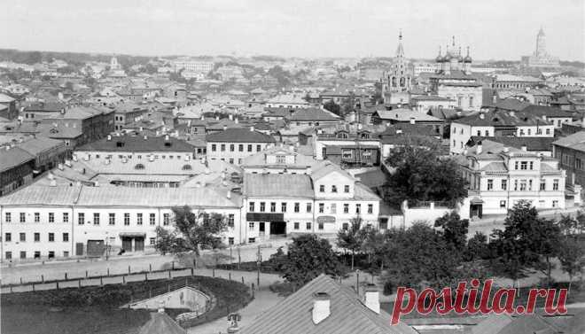 (1) Facebook Москва. Видна Сухарева башня