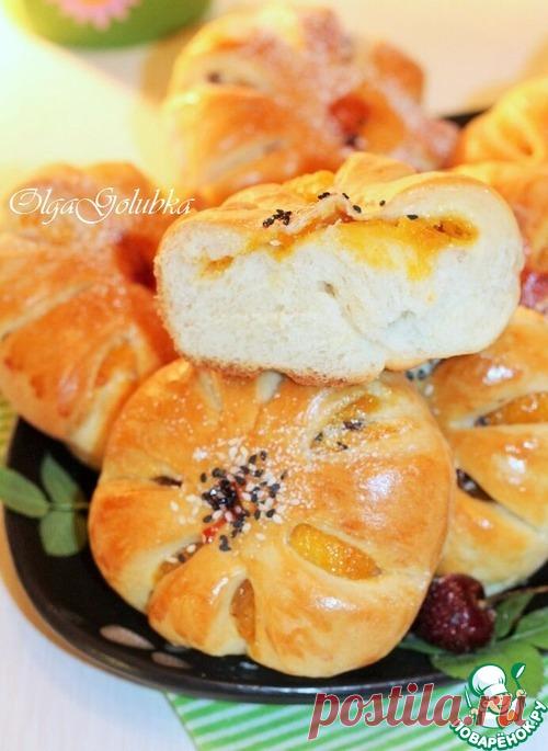 Дрожжевые булочки с абрикосовой начинкой – кулинарный рецепт