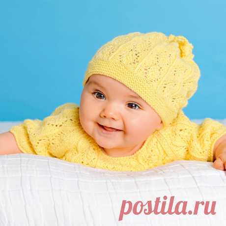 Желтая шапочка с ажурным узором - схема вязания спицами. Вяжем Шапки на Verena.ru