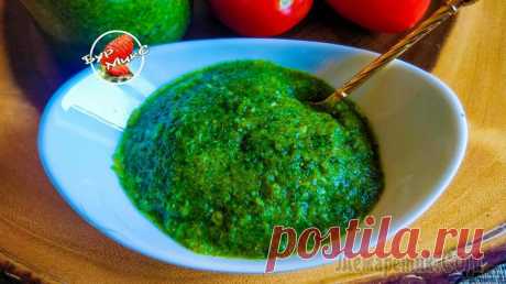 Ароматная Зеленая аджика Зеленая аджика обладает очень освежающим вкусом! Рецепт очень простой, очень вкусный и идеально подходит к мясу, овощам и салатам. Ингредиенты:Кинза - 70 гЧеснок - 4 зуб.Сладкий зеленый перец - 4 шт (...