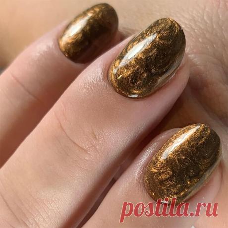 Это мы про оттенки Robust Red, Robust Grey, Timeless Taupe, Sepia, Circular Grey. При этом финиш на каждом пальце может быть разным: матовым, глянцевым, мерцающим.