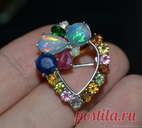 Брошь-булавка: с натуральными опалами и корундами – купить на Ярмарке Мастеров – KA8AGRU | Брошь-булавка, Красноярск Купить Брошь-булавка: с натуральными опалами и корундами в интернет-магазине на Ярмарке Мастеров, цена: 3000 ₽. Товары ручной работы с доставкой по России и СНГ. ✓Описание, фото ✓Отзывы реальных покупателей