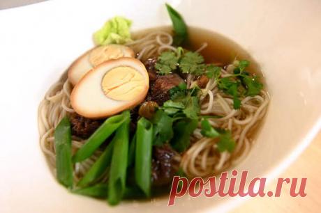 (48) Суп, который понравится всем: рамэн с говядиной, яйцом и овощами - Будет вкусно - 25 ноября - 43910460858 - Медиаплатформа МирТесен «Это я не буду, это не хочу!» — самыми капризными в выборе блюд, особенно первых, во все времена были подростки. Как же трудно уговорить ребенка, считающего себя вполне взрослым, съесть хоть что-то, кроме фастфуда! Но выход из сложной ситуации есть.Рамэн — потрясающе вкусный японский суп с - 25 ноября - 43910460858 - Медиаплатформа МирТесен