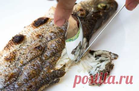 Как легко и просто очистить целую рыбу от костей