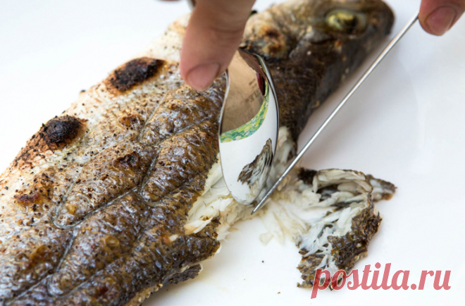 Как легко и просто очистить целую рыбу от костей