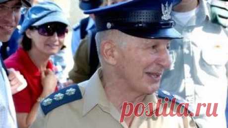 Из Освенцима – в «Моссад» Он бежал из Освенцима, был пойман, приговорен к смерти, но выжил и снова бежал. А потом летал во главе эскадрильи израильских ВВС, воевал в Сирии и Ег