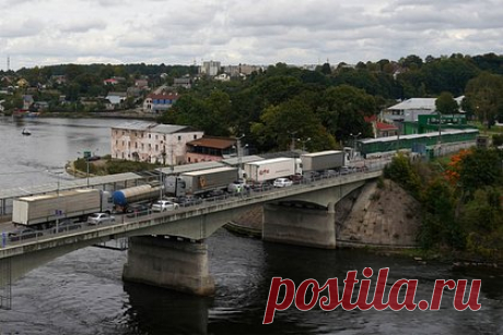 Эстония запретила ввоз в Россию партии шарикоподшипников. Таможня Эстонии задержала на границе с Россией грузовик с прицепом с партией шарикоподшипников, которые попадают под санкции из-за возможности использования в военной промышленности. После проверки обнаружилось, что груз содержал 7841 шарикоподшипник, 215 чехлов для шарикоподшипников, а также 2106 иных подшипников.