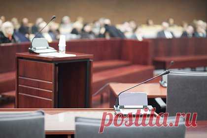 На Украине возбудили дела против организаторов референдумов в ЛНР и ДНР. Генеральная прокуратура Украины возбудила уголовные дела в отношении организаторов референдумов о присоединении к России в ЛНР и ДНР. Дела были возбуждены в отношении глав ЦИК ДНР и ЛНР Владимира Высоцкого и Елены Кравченко, главы Общественной палаты ДНР Александра Кофмана и советника главы ЛНР Марины Филипповой.