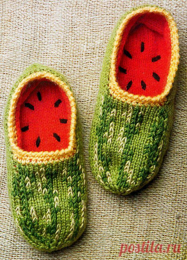 Домашние тапочки "арбузики" из журнала "Вязаный креатив" вязаные спицами и крючком | Strikky.ru