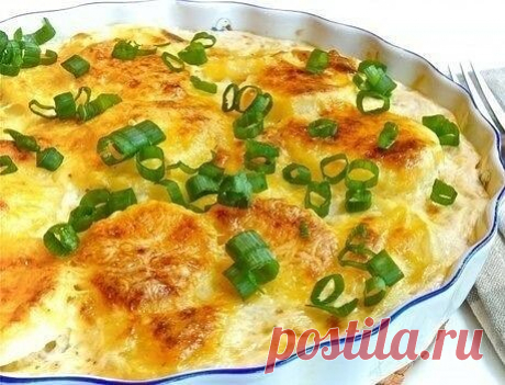 Картофель «дофине»

Ингредиенты

Картофель – 1 кг
Сливки 11% – 1,5 ст.
Сыр – 150 г
Соль – по вкусу
Перец – по вкусу
Чеснок – 1 зубчик
Сливочное масло – 1 ст.л.
Мускатный орех – 1 щепотка
Яйцо – 1 шт.
Зеленый лук – по вкусу

Блюдо для запекания смазать тертым чесноком и сливочным маслом.
Картофель вымыть и очистить от кожуры. Затем нарезать кружочками толщиной 2 миллиметра и выложить в форму.
В сливки добавить яйцо, половину тертого сыра, мускатный орех, соль, перец и перем...